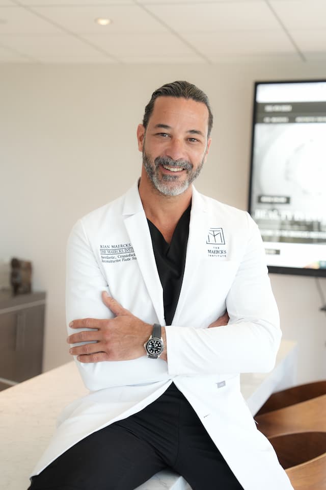 Dr. Rian Maercks Critiques Kris Jenner's Facelift, Sparks Debate on Natural Beauty in Aesthetic Surgery